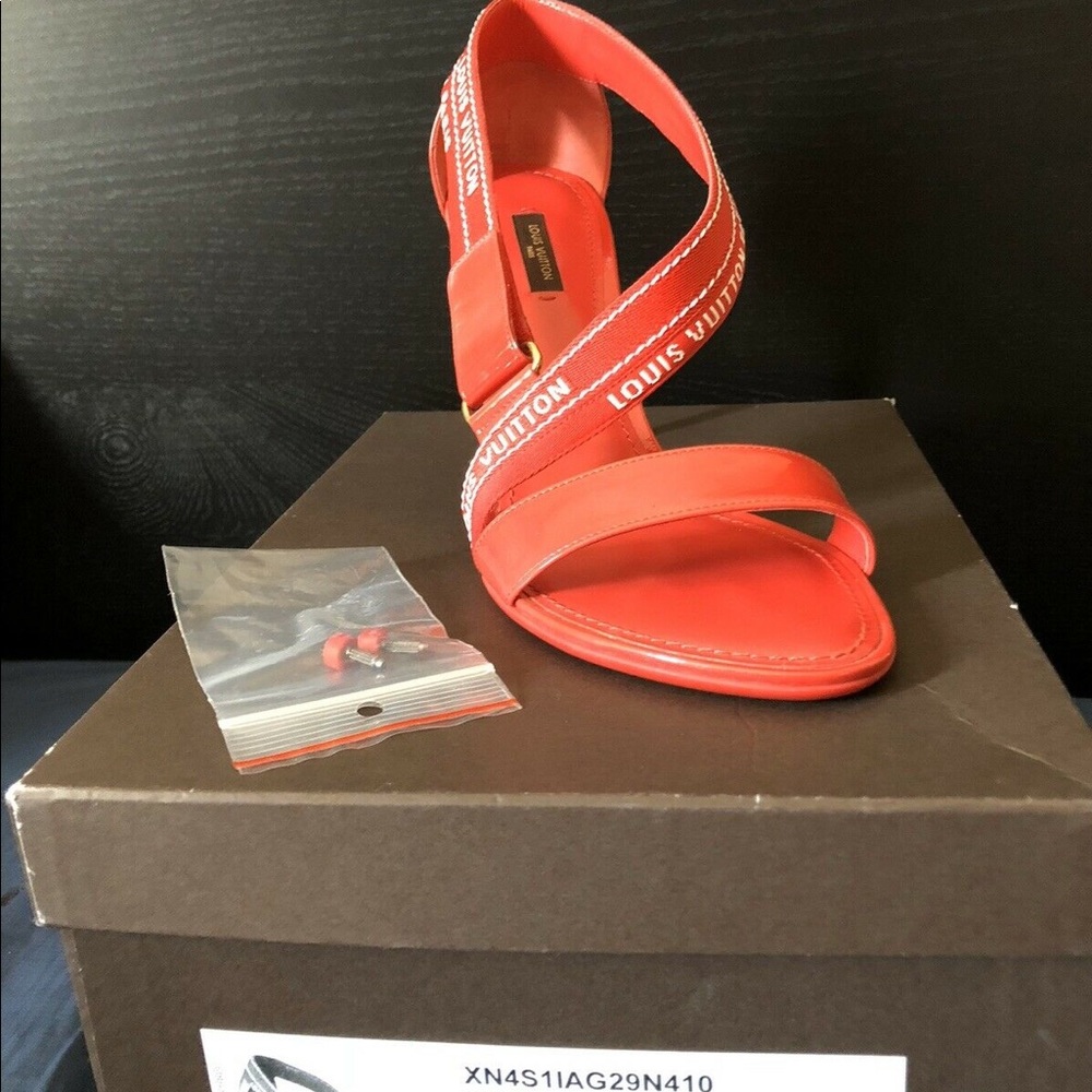 Louis Vuitton sandals siz 41